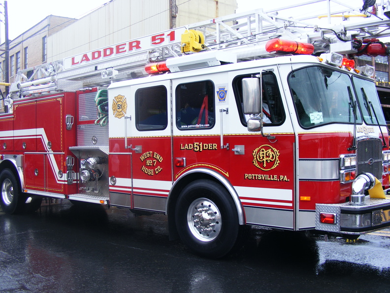 9_11 fire truck paraid 146.JPG
